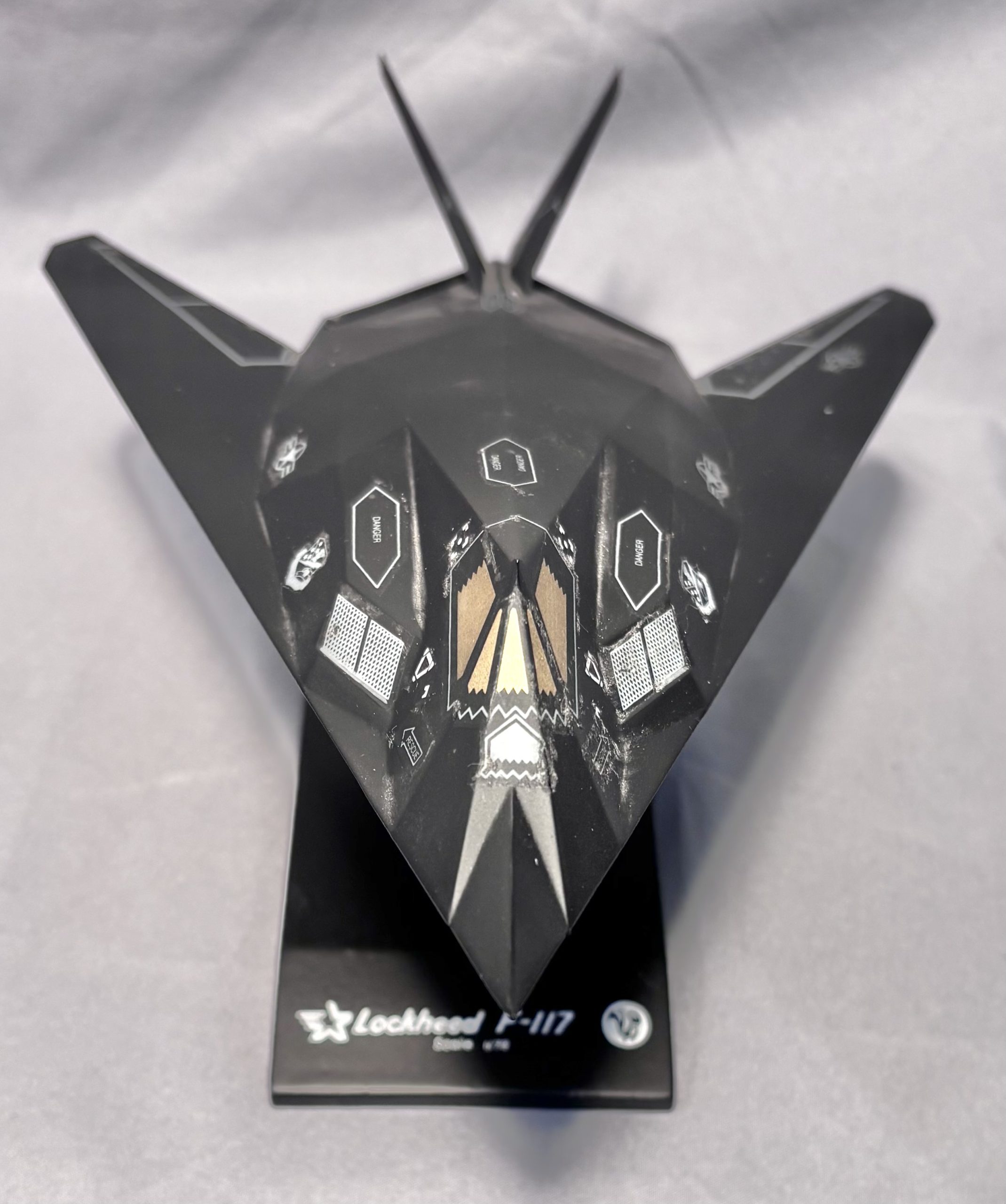 Lockheed F-117 Nighthawk Model – 49th FW USAF – Signed by Test Pilots – Toys & Models Corp – Rare - Image 7